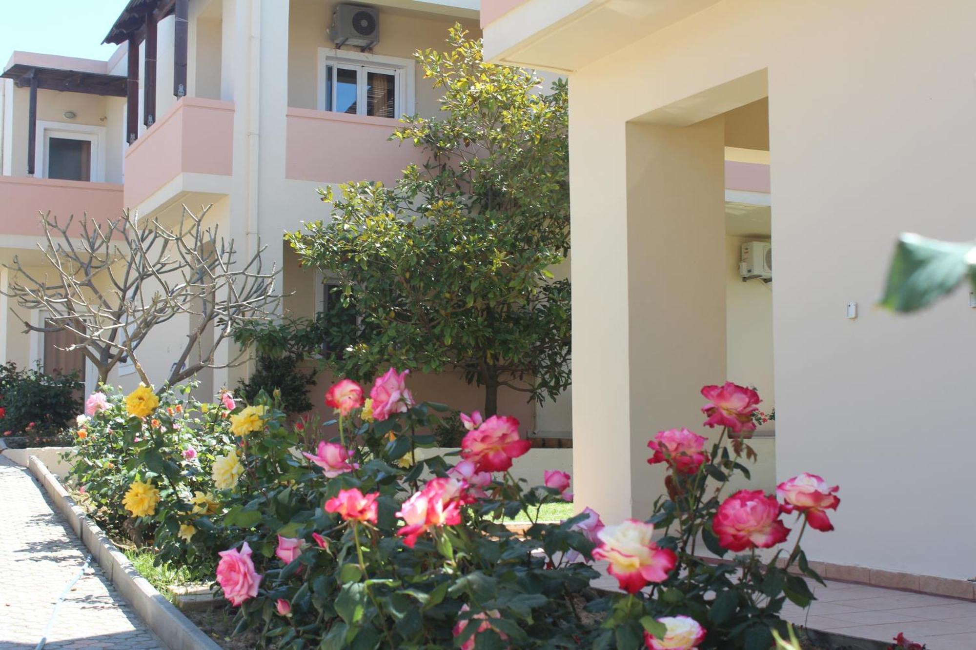 Evdokia Αpartments & Dimitra Village Agia Marina 외부 사진